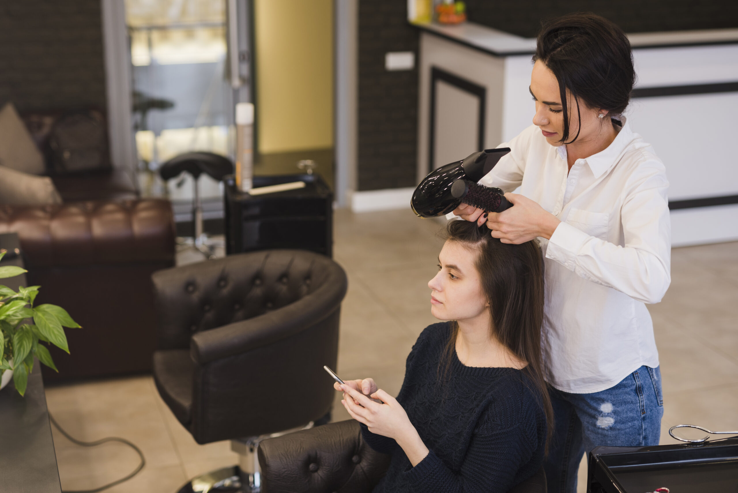 The Convenience of Online Hair Salon Bookings: A New Era for Stylish Transformations