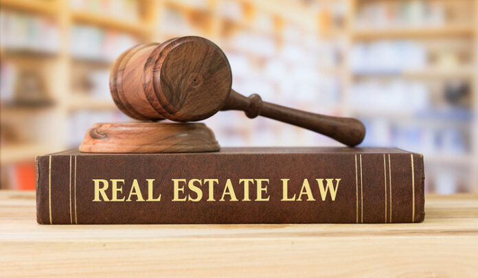 How Real Estate Lawyers Help Foreign Investors in Dubai?