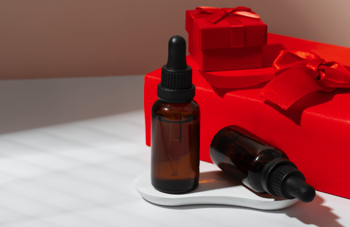 7 Must Have Essential Oils for Holiday Decorating in 2025                                        – Cliganic