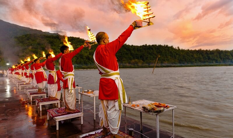Ganga Aarti in Rishikesh: A Spiritual Experience on the Banks of the Holy Ganges: yogtraining — LiveJournal