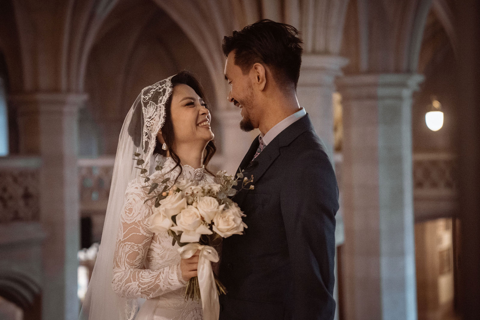 Tips for Natural and Candid Wedding Photos That Feel Real