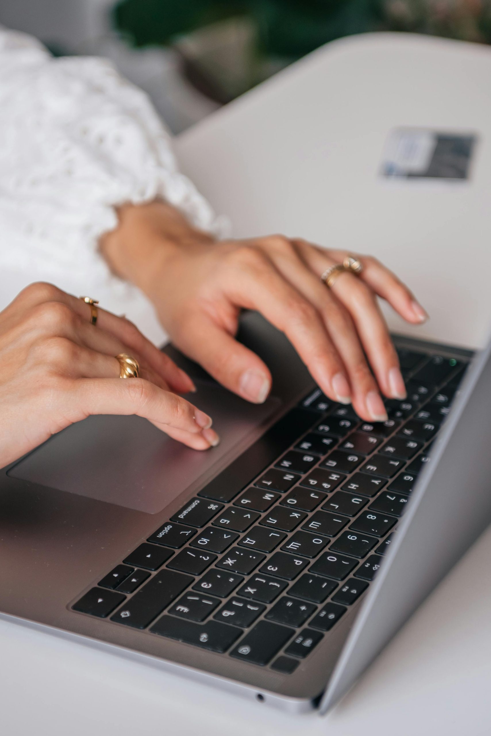Top 11 Book Writing Software Tools for Authors in 2025 - Free & Paid Options - AdviceScout