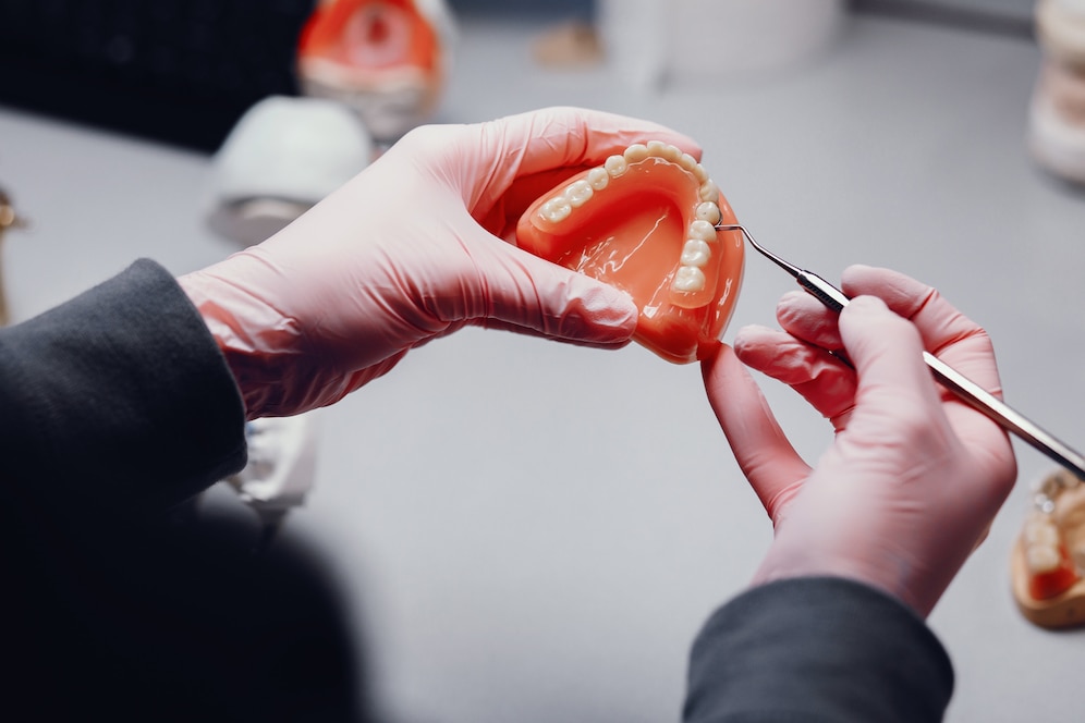 What is the Difference Between Dentures and Partials? – Telegraph