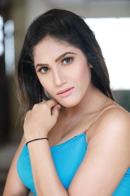 Call Girls in Gomti Nagar 8354919956 Door Step Delivery on Strikingly