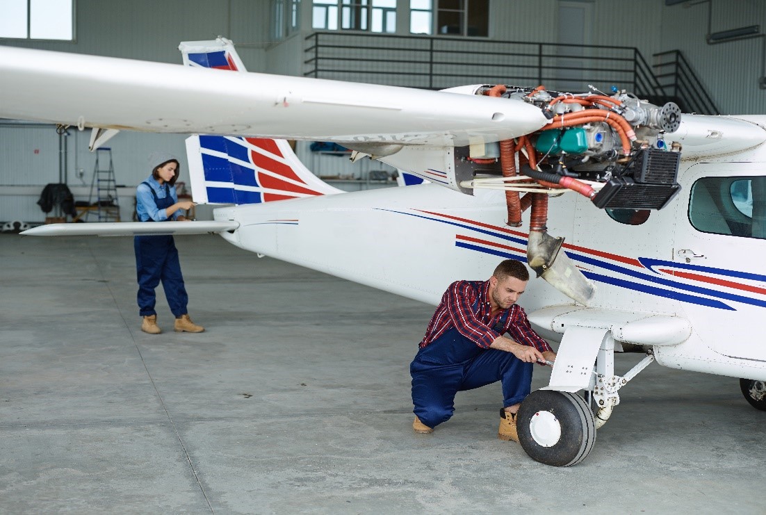 Ground School vs. Flight Training: Key Differences Explained