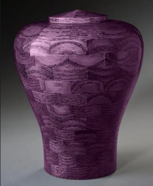 Selecting the Perfect Wood - Understanding Different Types for Urns